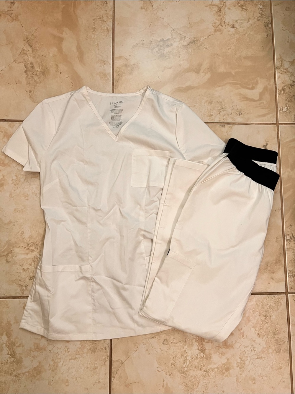 Jaanuu Women's Scrub set